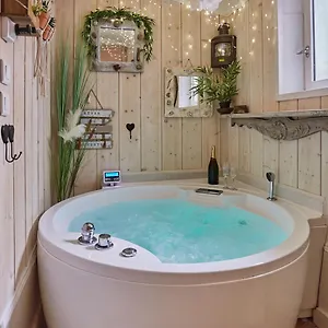 https://appartement-aix-centre-historique-sauna-jacuzzi-balno-privatif.aixenprovencehotels.org